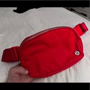 Lululemon red body belt beg
